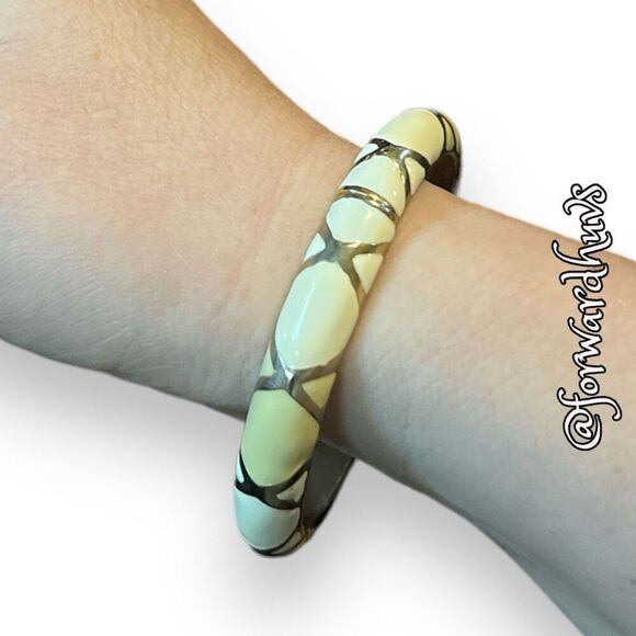 Bundle Sale 3 for $15 | Off-White & Beige Enamel Bracelet - Picture 1 of 9